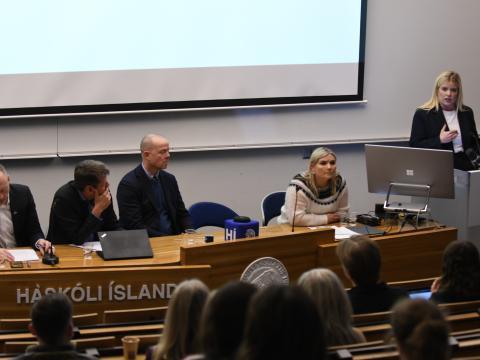 Frambjóðendur á fundi um háskólamál 25. nóvember 2024
