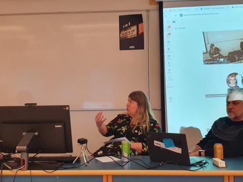 Frá fundi með rektorsframboðun HÍ 19. febrúar 2025. Ingibjörg Gunnarsdóttir, Sigrún Ólafsdóttir formaður FPR og Zophonías Oddur Jónsson fulltrúi í stjórn félagsins.