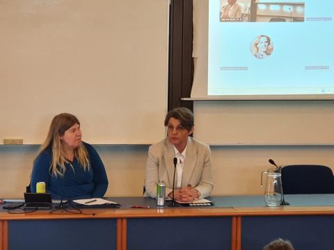 Frá fundi með rektorsframboðun HÍ 24. febrúar 2025. Sigrún Ólafsdóttir formaður FPR og Kobrún Þ. Pálsdóttir.