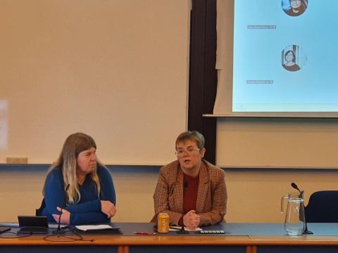 Frá fundi með rektorsframboðun HÍ 24. febrúar 2025. Sigrún Ólafsdóttir formaður FPR og Silja Bára Ómarsdóttir.